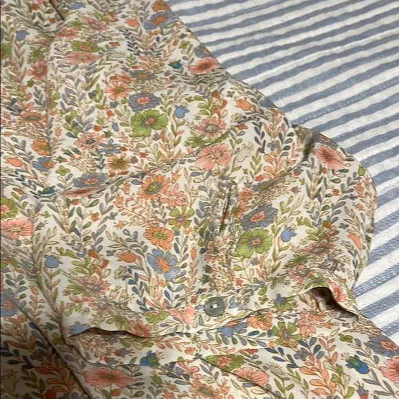 Rose & Olive Floral Patterned Top - Picture 4 of 8